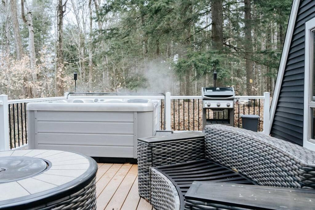 New! Cozy & Modern A-Frame In The Woods W/Hot Tub Villa Tamworth Exterior photo