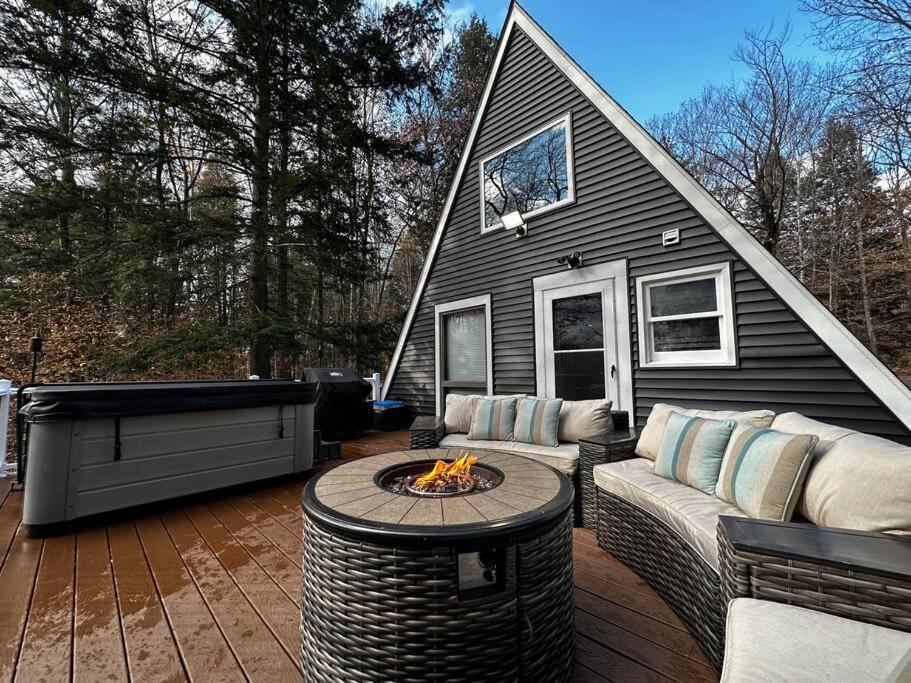 New! Cozy & Modern A-Frame In The Woods W/Hot Tub Villa Tamworth Exterior photo